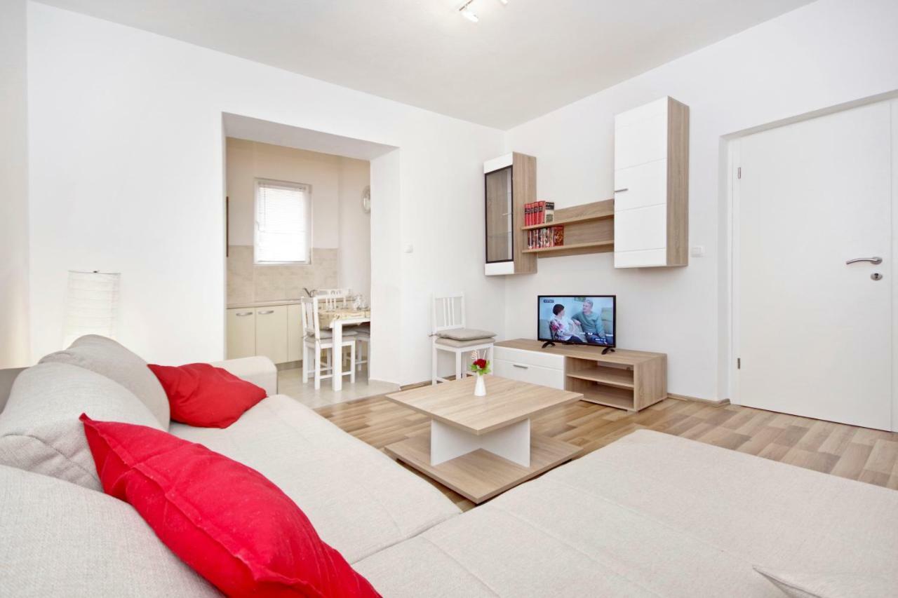 Apartment Andela Makarska